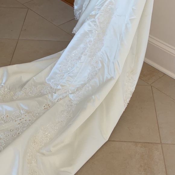 Stunning Vintage Custom Wedding Dress - Picture 7 of 12